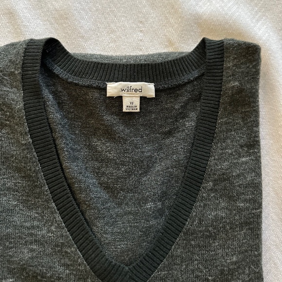 Wilfred Aritzia V Neck Sherbrooke Sweater, Size XS, Green - Picture 4 of 14